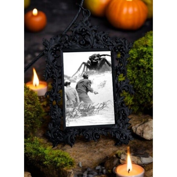 Them! Pendant - 1954 Horror Science Fiction Movie Necklace - Picture 2 of 2